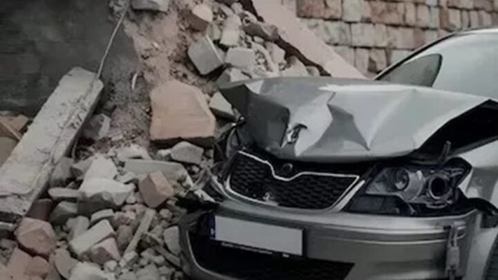 Motorista fica inconsciente após colidir contra um muro no Oeste de SC