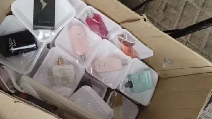 Perfumes ilegais são apreendidos de ambulantes pela Guarda Municipal de Chapecó