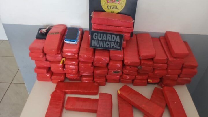 Casal é preso com 77 quilos de maconha em Chapecó