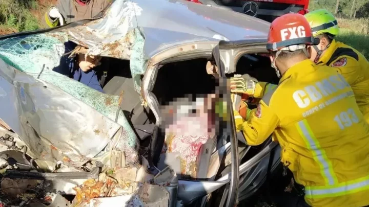 Motorista fica preso às ferragens após acidente na BR-282