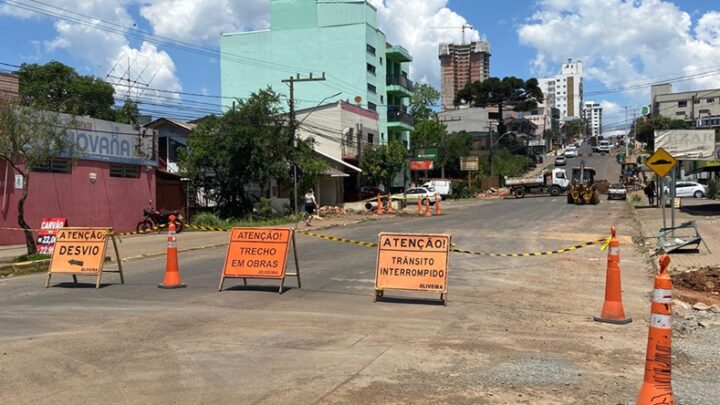Inicia nova etapa de alargamento da rua Borges de Medeiros