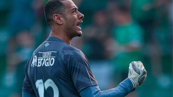 Léo Vieira renova com a Chape por mais duas temporadas