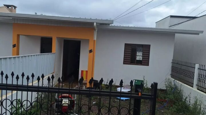 Incêndio atinge casa e roupas ficam em chamas no Oeste de SC