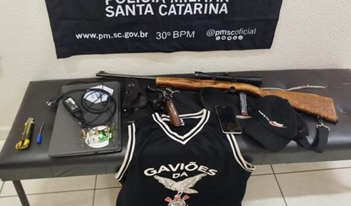 Homem é preso com armas e munições após furto no interior de Faxinal dos Guedes