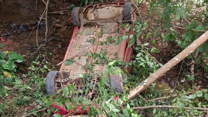 Adolescente morre após automóvel cair em córrego em Concórdia