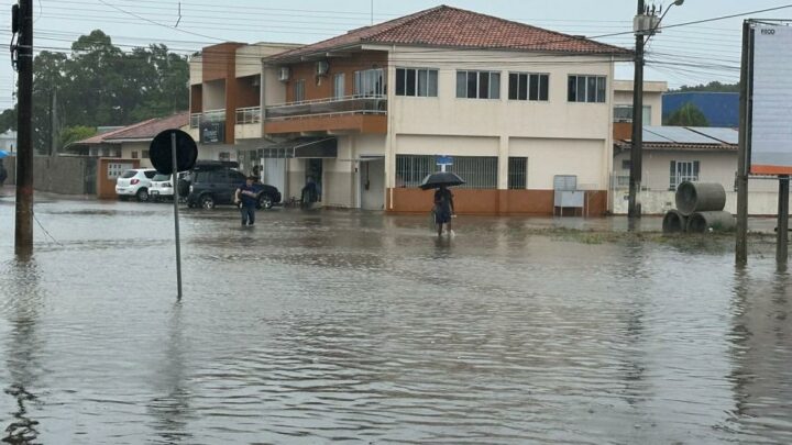 Cidade de SC registra 280mm de chuva em poucas horas; veja qual