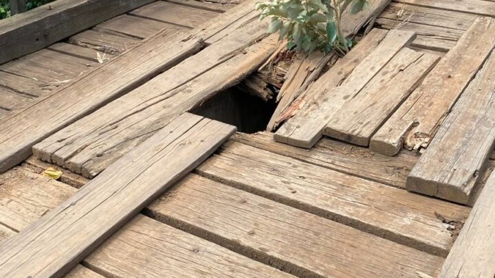 Ponte localizada no interior de Palmitos é interditada por risco de colapso