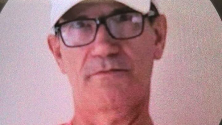 Homem morre atingido por queda de muro após caminhão bater na estrutura