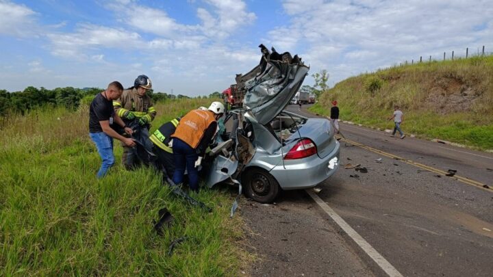 Mulher morre em acidente entre carro e caminhão em Concórdia