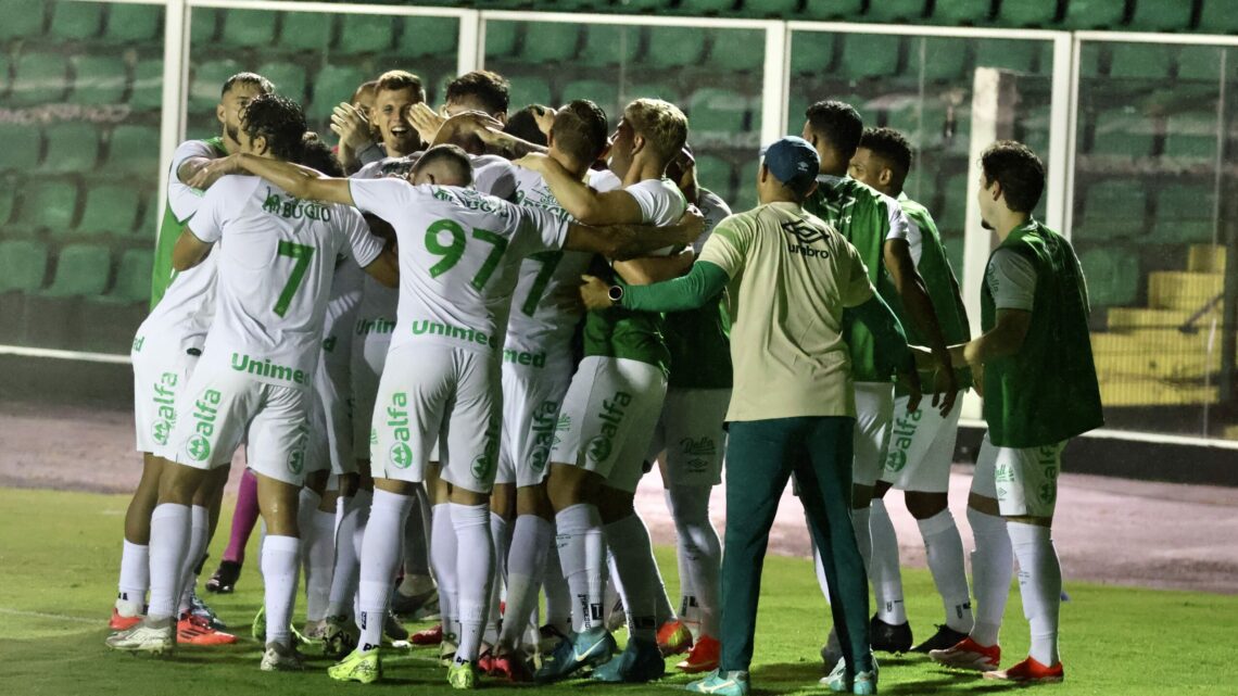 Chapecoense vence o Figueirense por 4 a 2 no Orlando Scarpelli Chapecoense vence o Figueirense por 4 a 2 no Orlando Scarpelli