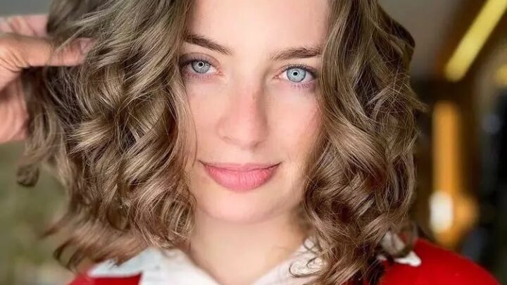 “Não consigo acreditar”: motociclista de 24 anos morre ao bater em caminhão