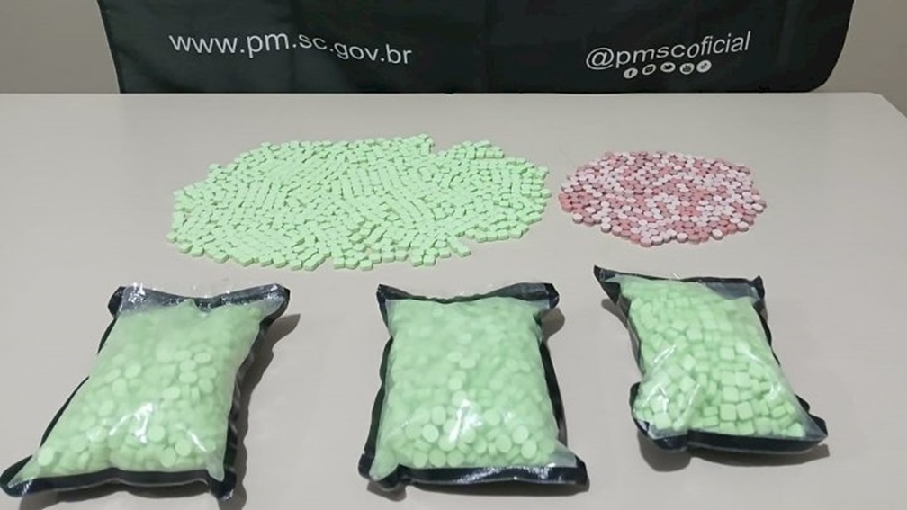 Mais de 3.900 comprimidos de ecstasy são apreendidos em Araranguá Mais de 3.900 comprimidos de ecstasy são apreendidos em Araranguá
