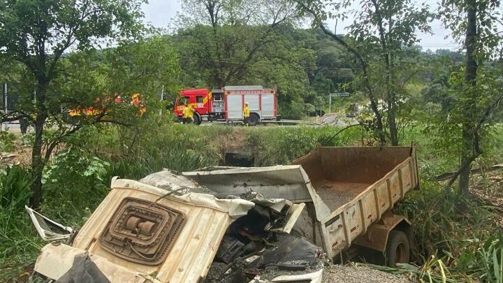 Motorista sofre ferimentos graves após saída de pista na SC-155 em Seara