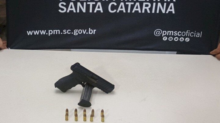 Homem é preso por porte ilegal de arma de fogo após disparos em Chapecó