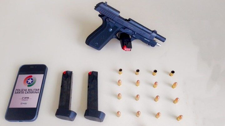 Arma de fogo é apreendida com homem preso por ameaça em Chapecó