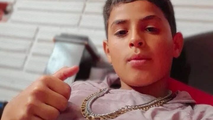 Adolescente ejetado de carro após capotamento morre no hospital
