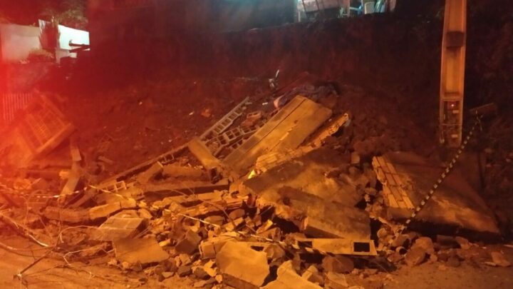 Desabamento de muro causa danos em Herval d’Oeste
