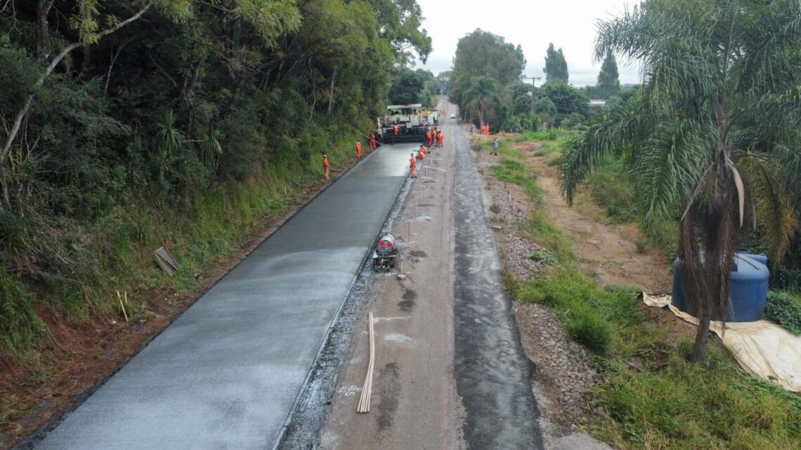Pavimentação em concreto é realizada na SC-305, no Oeste de SC Pavimentação em concreto é realizada na SC-305, no Oeste de SC