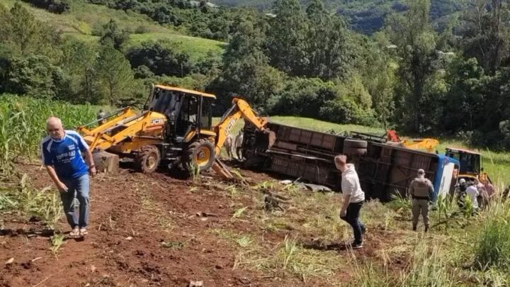 URGENTE: acidente com ônibus universitário deixa ao menos 10 mortos no RS