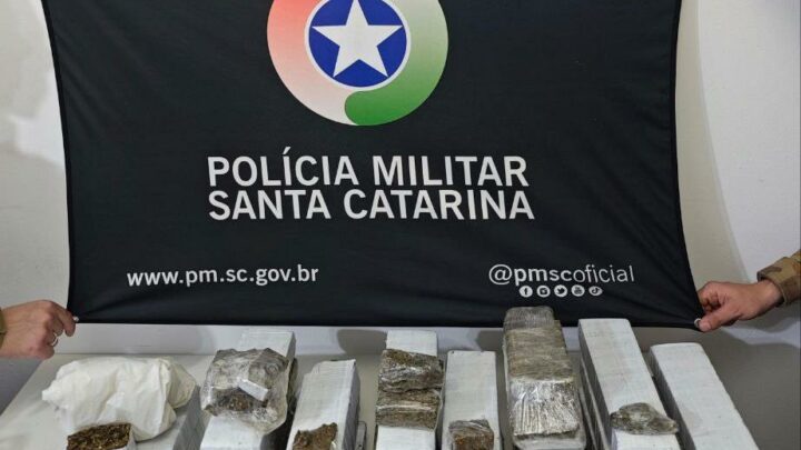 Polícia Militar apreende mais de 23 kg de maconha e prende jovem por tráfico no bairro Pinheirinho, em Chapecó