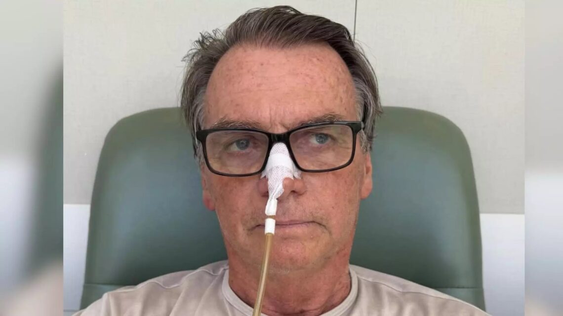 Após quase três semanas na UTI, Bolsonaro deixa terapia intensiva e segue recuperação no quarto Após quase três semanas na UTI, Bolsonaro deixa terapia intensiva e segue recuperação no quarto