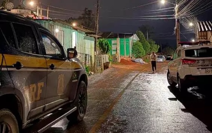 Carro furtado dentro de casa é localizado pela PRF em SC