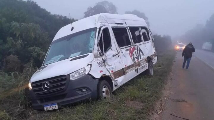 Colisão entre ônibus e micro-ônibus deixam vários feridos na BR-470