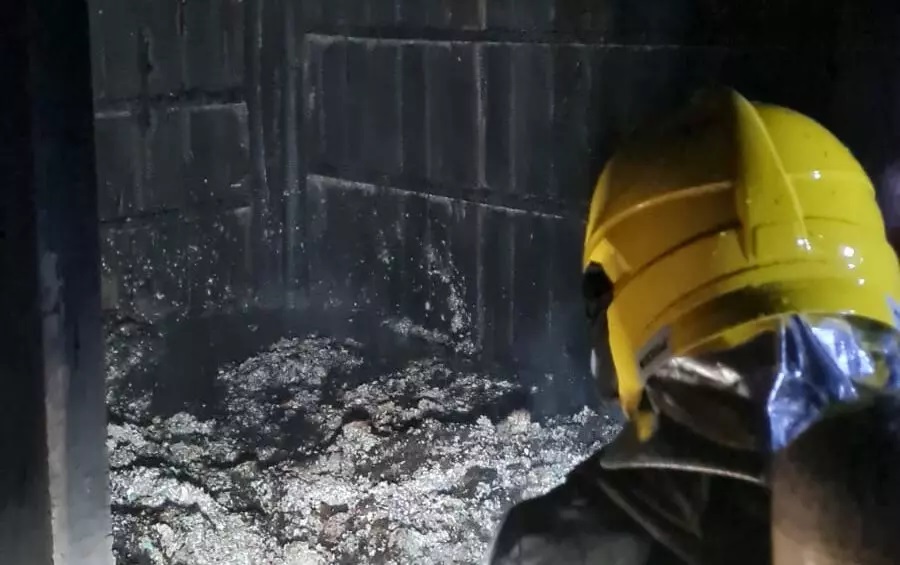 Fumaça nas janelas: incêndio atinge fábrica de papel reciclado em SC Fumaça nas janelas: incêndio atinge fábrica de papel reciclado em SC