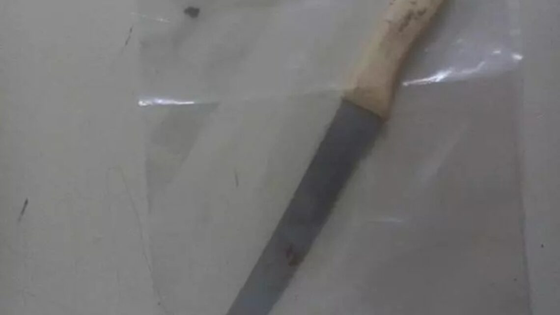 Homem é preso após esfaquear companheiro durante briga em SC Homem é preso após esfaquear companheiro durante briga em SC