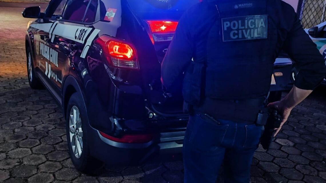 Polícia Civil prende dois homens por tráfico de drogas em Pinhalzinho Polícia Civil prende dois homens por tráfico de drogas em Pinhalzinho