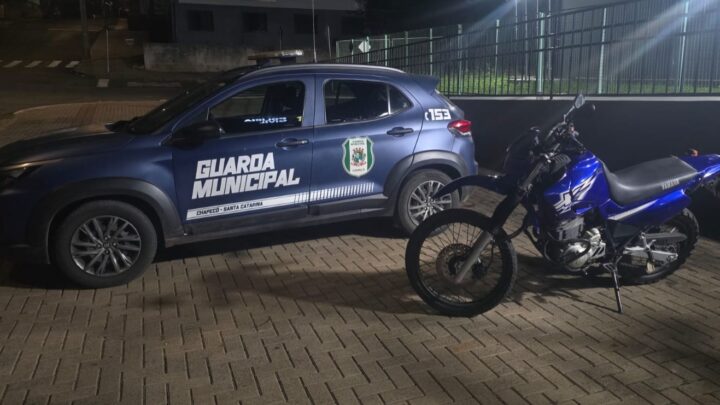 Motocicleta furtada é localizada pela Guarda Municipal no bairro Cristo Rei