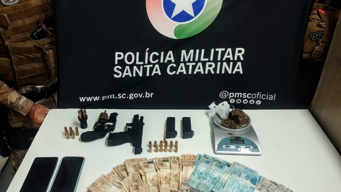 Polícia Militar desarticula ponto de drogas e apreende armas em Xanxerê Polícia Militar desarticula ponto de drogas e apreende armas em Xanxerê