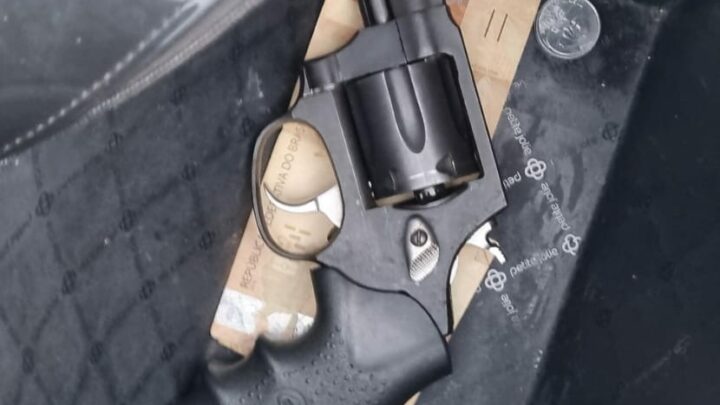 Polícia Civil cumpre mandado de busca e apreende arma de fogo em Chapecó