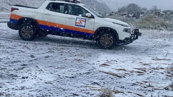 Neve e frio intenso na Serra Catarinense: temperaturas abaixo de zero nesta quinta-feira