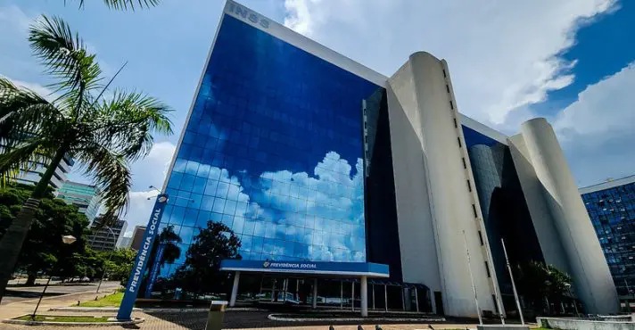 Esquerda atuou para manter descontos que resultaram em fraudes no INSS Esquerda atuou para manter descontos que resultaram em fraudes no INSS