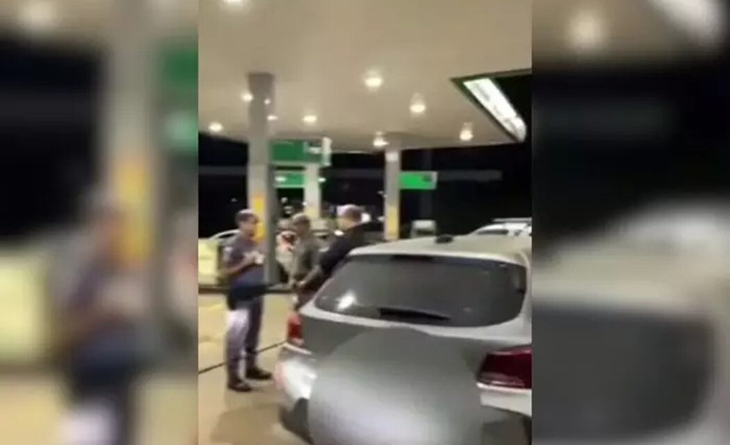 Padre bêbado quebra garrafas e causa confusão em posto de gasolina Padre bêbado quebra garrafas e causa confusão em posto de gasolina