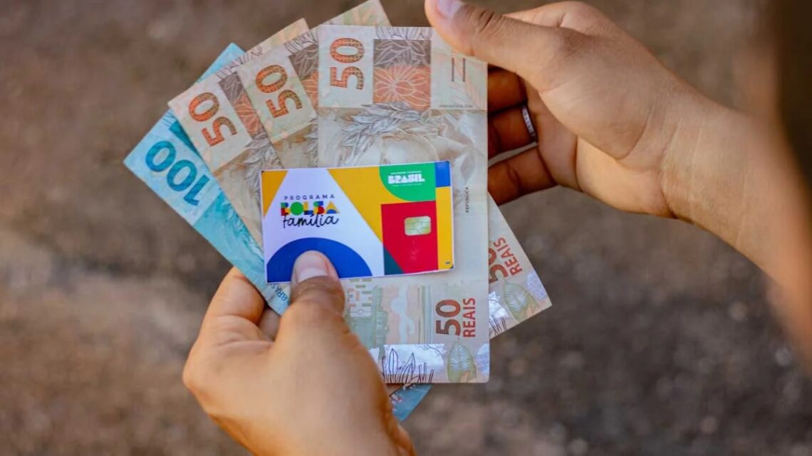 Santa Catarina é o estado com menor participação no Programa Bolsa Família, aponta IBGE Santa Catarina é o estado com menor participação no Programa Bolsa Família, aponta IBGE