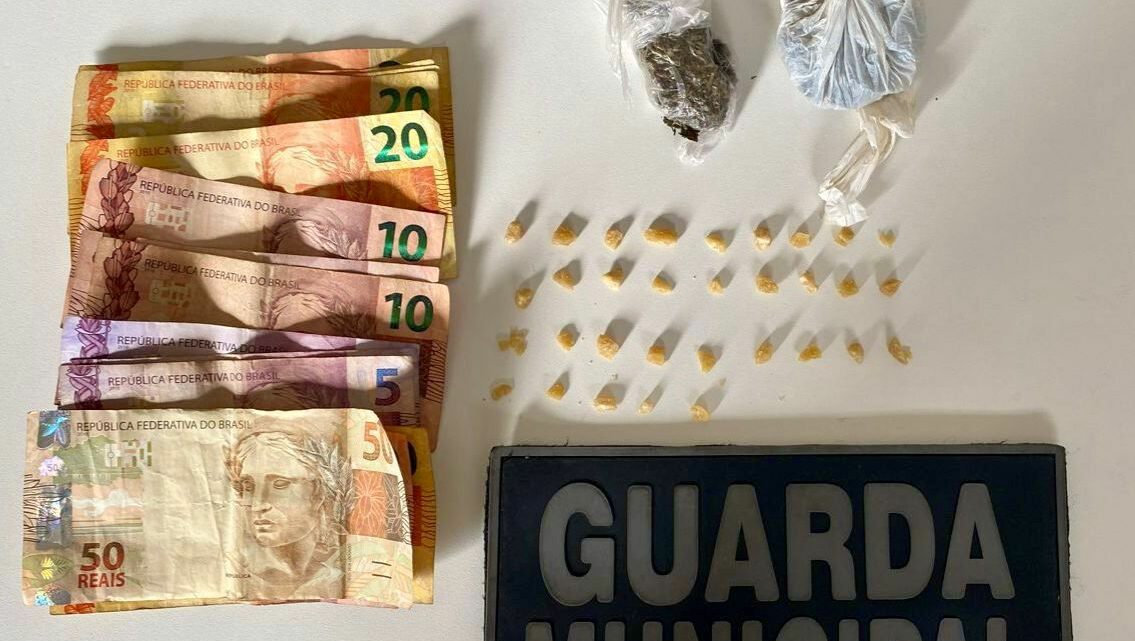 Guarda Municipal apreende adolescente por tráfico de drogas na região Leste de Chapecó Guarda Municipal apreende adolescente por tráfico de drogas na região Leste de Chapecó