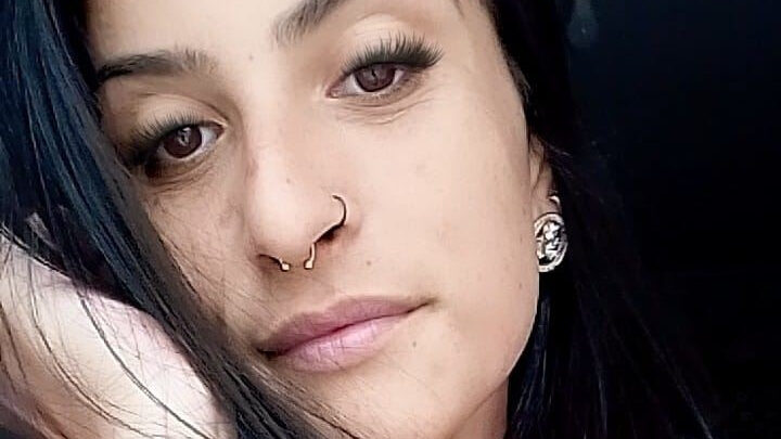 Mulher é encontrada morta e enrolada em cobertor em rua de SC
