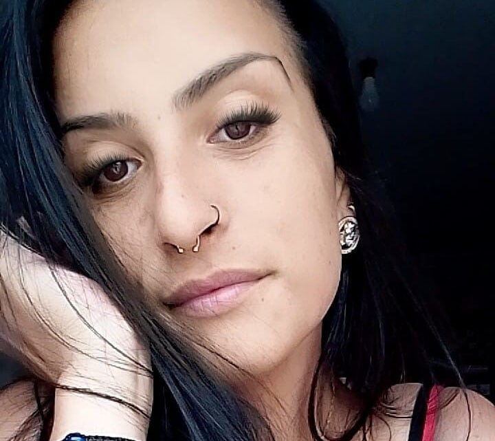 Mulher é encontrada morta e enrolada em cobertor em rua de SC Mulher é encontrada morta e enrolada em cobertor em rua de SC