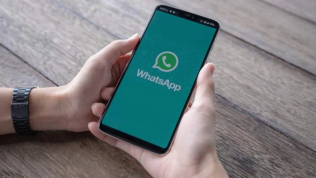 WhatsApp testa função que resume conversas de grupo com ajuda da inteligência artificial WhatsApp testa função que resume conversas de grupo com ajuda da inteligência artificial
