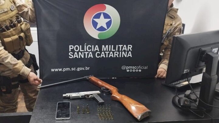 Polícia Militar prende três homens por porte ilegal de arma de fogo e munição