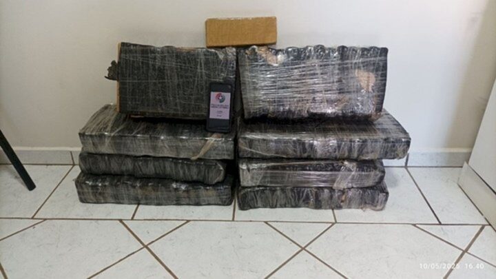 Após fuga em alta velocidade, homem é detido com quase 66 kg de maconha