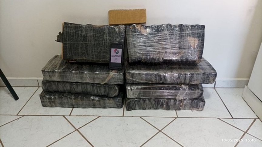 Após fuga em alta velocidade, homem é detido com quase 66 kg de maconha Após fuga em alta velocidade, homem é detido com quase 66 kg de maconha