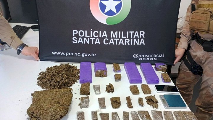 Homem é preso com mais de quatro quilos de drogas em Chapecó Homem é preso com mais de quatro quilos de drogas em Chapecó