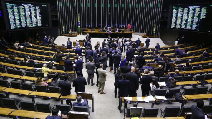 Câmara aprova projeto que cria 18 novas vagas de deputados federais; 4 em SC