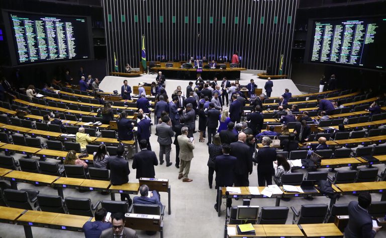 Câmara aprova projeto que cria 18 novas vagas de deputados federais; 4 em SC Câmara aprova projeto que cria 18 novas vagas de deputados federais; 4 em SC