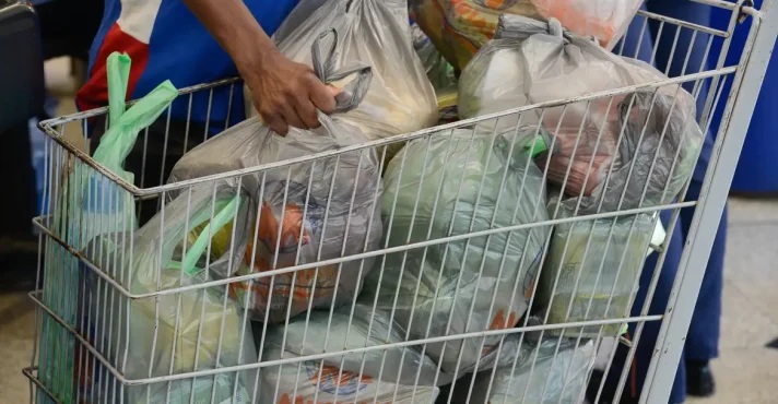 Mais de 70% dos brasileiros não conseguem pagar cesta básica ideal, mostra estudo Mais de 70% dos brasileiros não conseguem pagar cesta básica ideal, mostra estudo