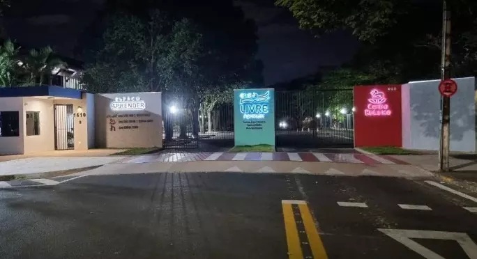 Adolescente é atacada e morta a tesouradas por colega de classe Adolescente é atacada e morta a tesouradas por colega de classe