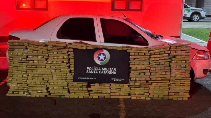 Polícia apreende 640 kg de maconha e munições com jovens de 19 anos em abordagem
